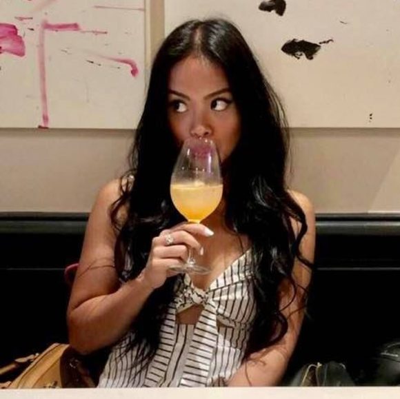 Meet your Posher, Nicole - Picture 1 of 1